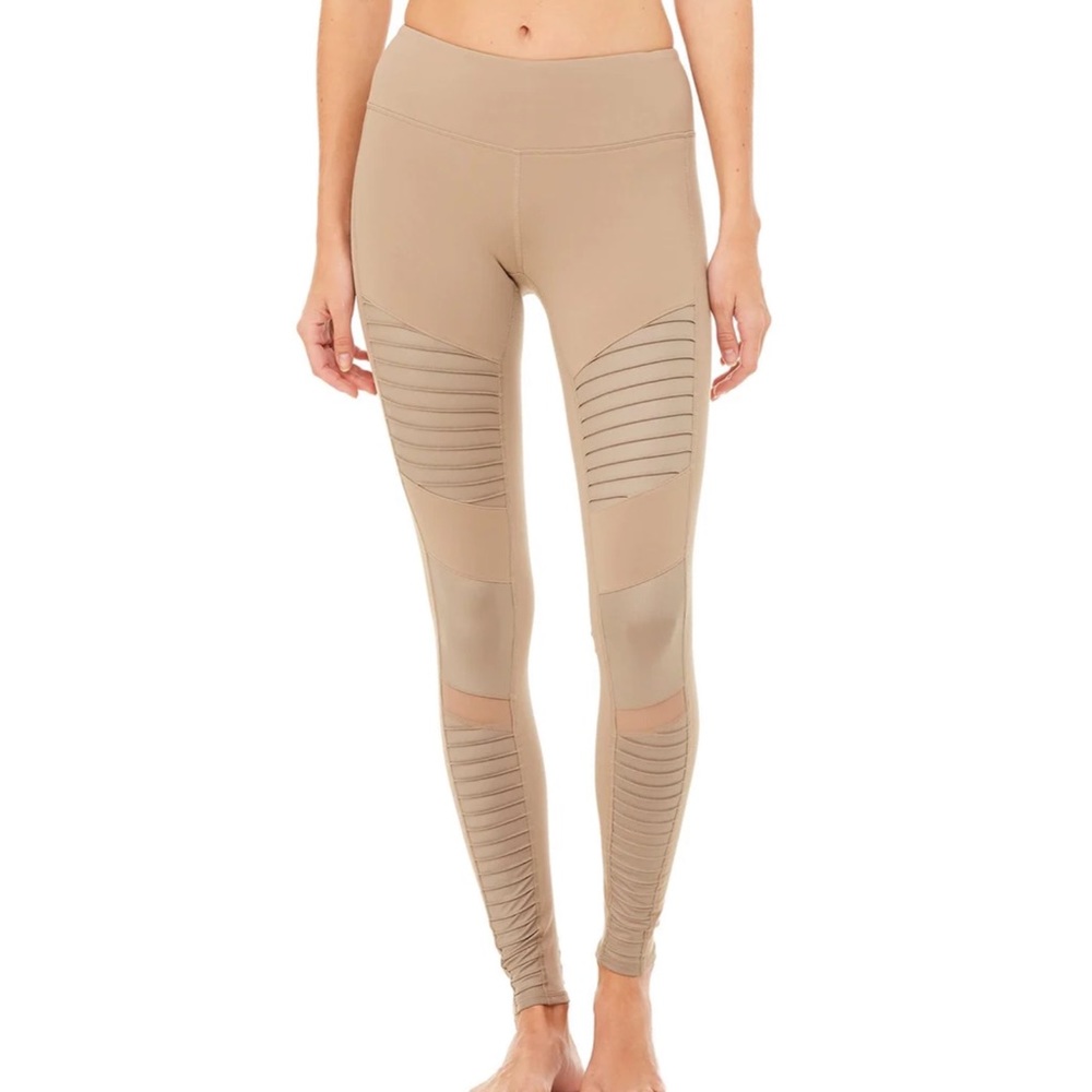 ALO Yoga Moto Legging in Gravel/Gravel Glossy